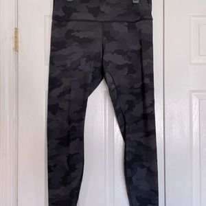 NWOT LULULEMON LEGGINGS SZ 14 BLACK CAMO
